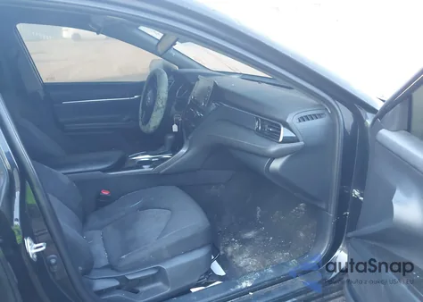 2021 Toyota Camry Le z USA, uszkodzony, nr VIN 4T1C11AK6MU541743